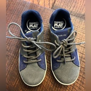 Boys size 10 Stride Rite shoes